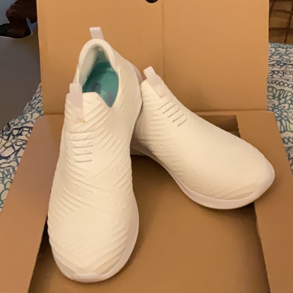 New Sketchers White Ultraflex